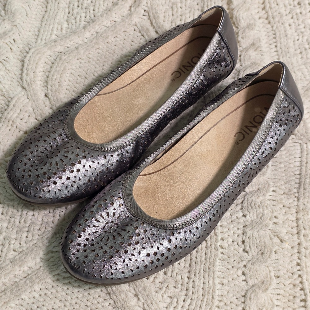 Vionic Ballet Flats Metallic Pewter Gray Perforated Leather Women 8M Excellent